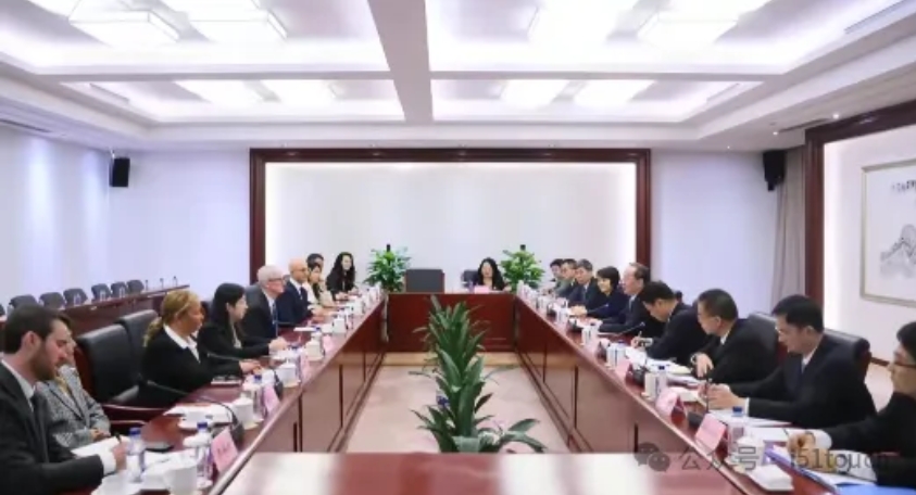 苹果CEO库克北京会见工信部：出货量上涨 意在华投资再加码！